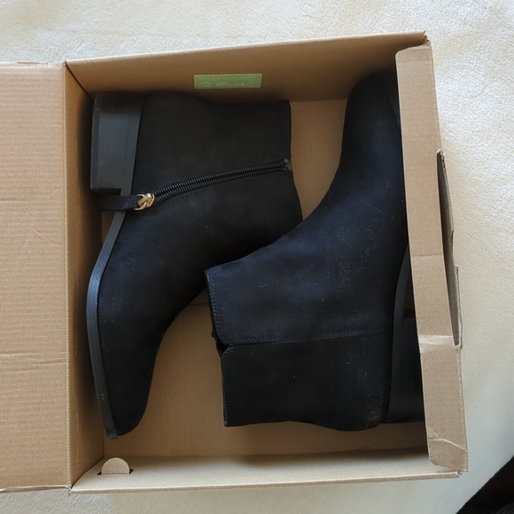 J. CREW Factory Black Flat Sueded Ankle Boot Women’s Sizes 8 Excellent!! - Picture 9 of 16